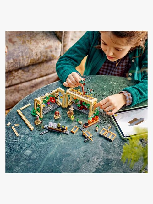 LEGO Harry Potter 76445 Hogwarts-slottet: Botaniklektion