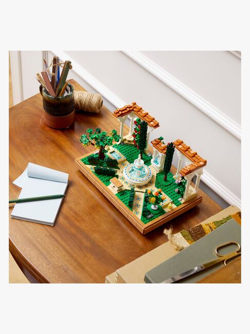 LEGO Icons 10359 Have med springvand