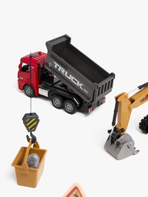 Alex's Garage Legetøjssæt med Radiostyret Gravemaskine, Lastbil og Manuel Løftekran 42 cm