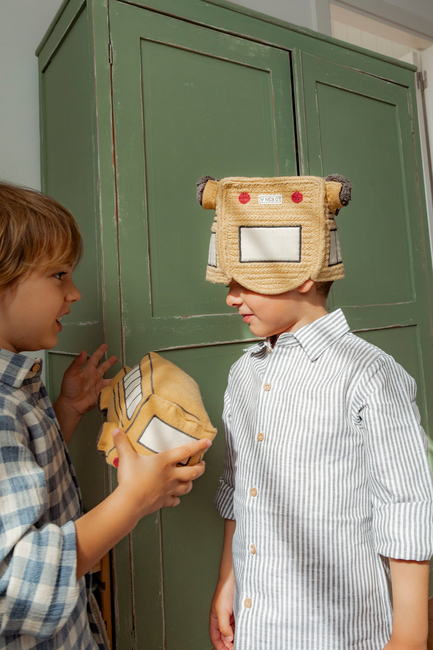 Lorena Canals Kurv, Mini School Bus