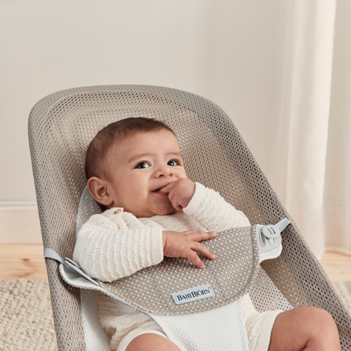 BabyBjörn Balance Soft Skråstol Mesh, Gråbeige/Hvid