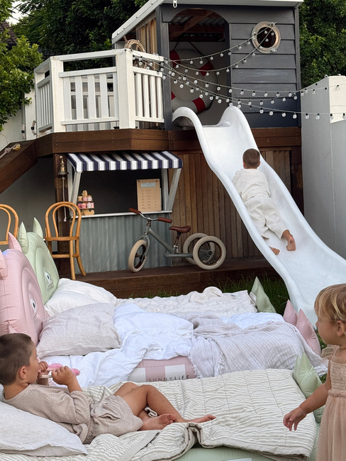 SUNNYLiFE  Oppustelig Børneseng, Monster Sage