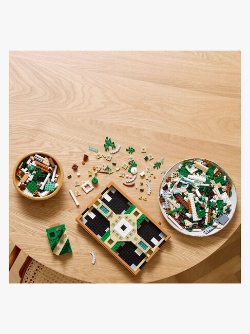 LEGO Icons 10359 Have med springvand