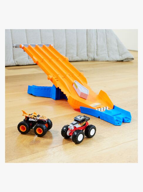 Hot Wheels Monster Trucks Racedown Demolition Racerbane