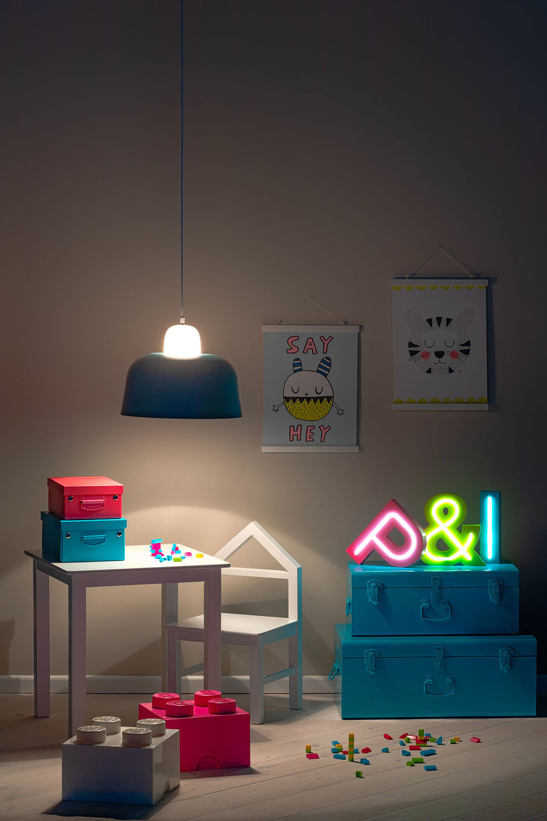 WOODEN-LETTERLAMP-22CM-R-YELLOW-2816_3c.jpg