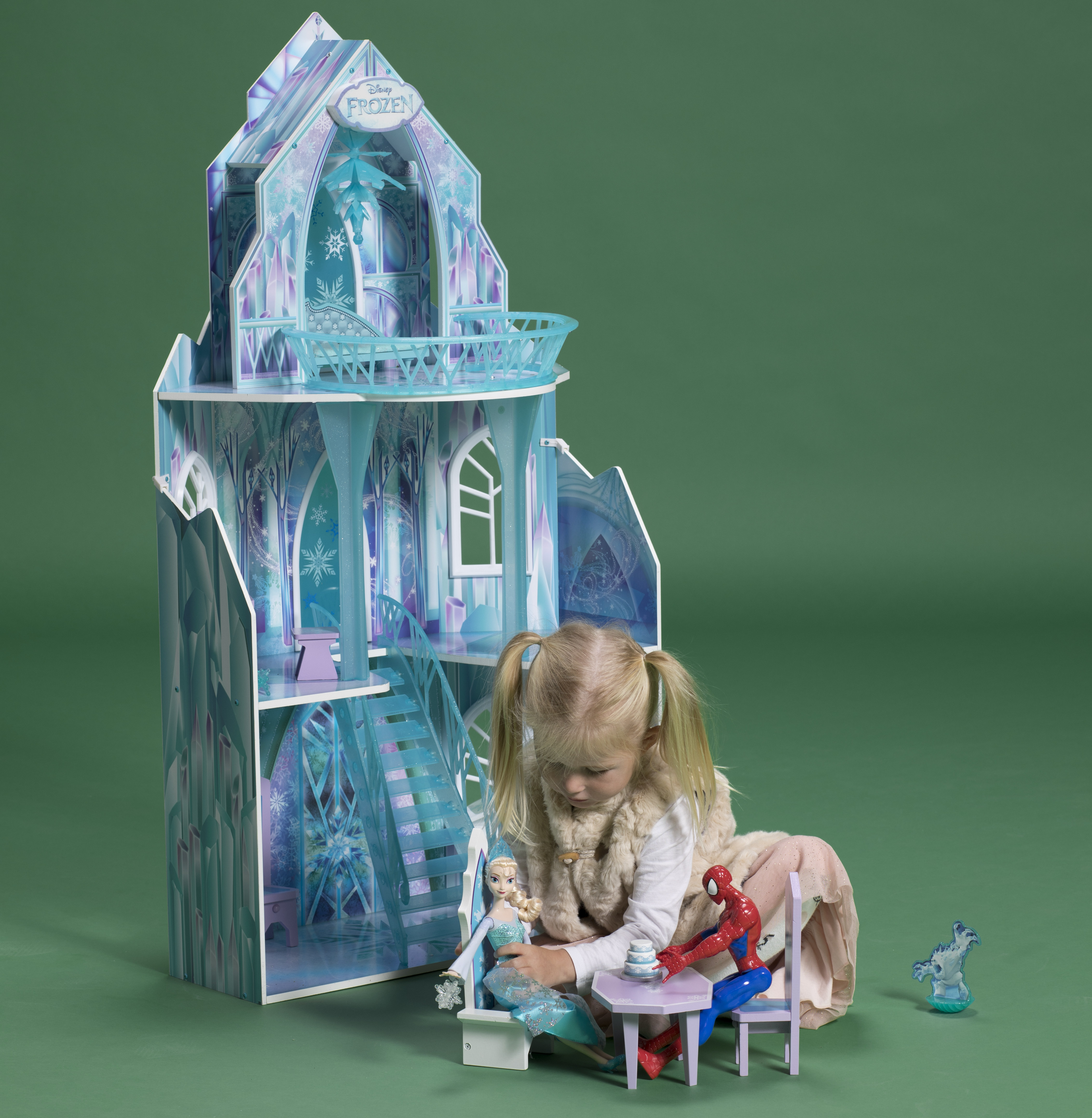 linnea_3år_dockhus.jpg